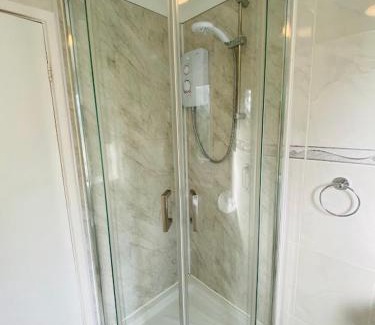 Pembroke Casa | Freshwater Bay holiday Chalet