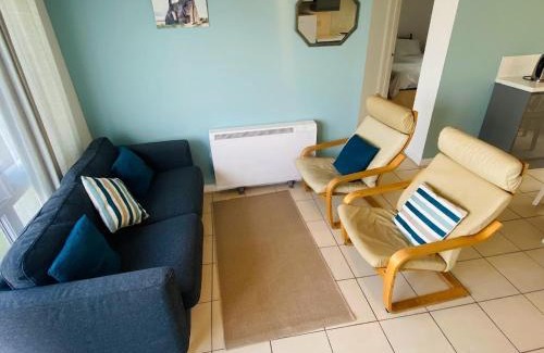 Pembroke Casa | Freshwater Bay holiday Chalet