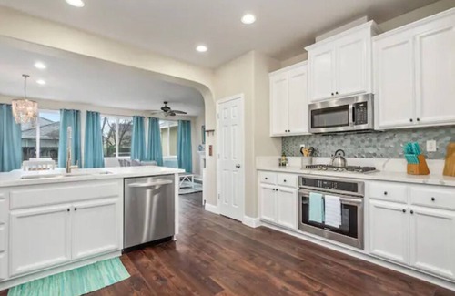Roosevelt Casa | Fresno House - BBQ, Fire Pit, 3 Bed, 2 Bath & 2 Car Garage!