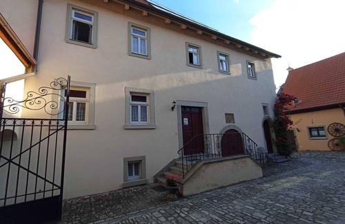 Kleinlangheim Apartamento | Freundliche 120m2 Wohnung zu Vermieten