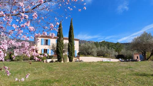 Buis-les-Baronnies Casa | Freundliches Haus mit Pool und großem Garten