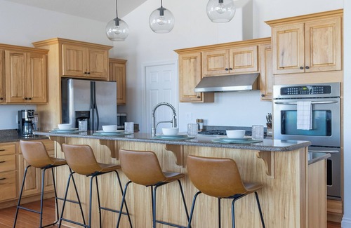 Davenport Casa | Friday Bay Retreat – Upper Level Getaway With Gorgeous Views