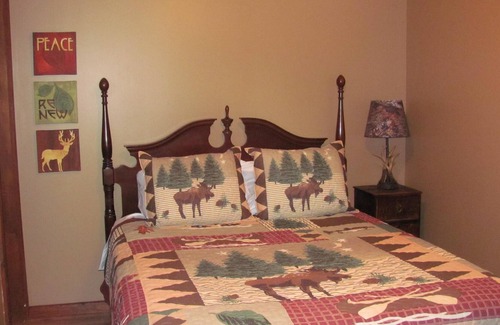 Laurelville Cabaña | Friendly Fawn Cottage with Fishing Pond--Hocking Hills