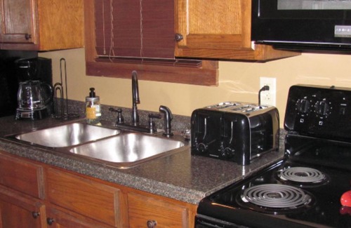Laurelville Cabaña | Friendly Fawn Cottage with Fishing Pond--Hocking Hills
