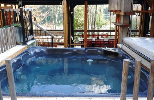 Val-des-Monts Casa | Friendly Fires: The Perfect Lakeside Getaway