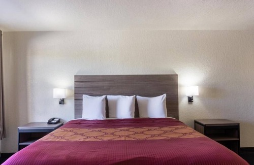 San Antonio Hotel | Friendly Stay Close to Alamo & SeaWorld + Parking Free
