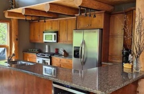 Golden Casa | Friends. Family. Adventure.