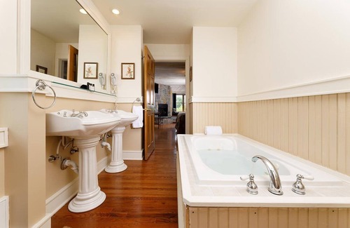 Chestertown Hotel | Friends Lake Inn