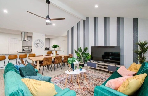 Friendswood Casa | Friendswood Getaway - 5 Bedrooms + Pool + Patio