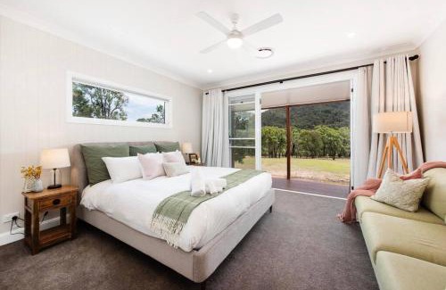 Erudgere Casa | Frog Hill 8 bedroom luxe rural retreat near town