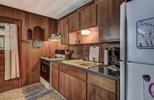 Rhinelander Cabina | Cabina nostálgica en el lago tranquilo. Servicios para familias, parejas y pescadores.