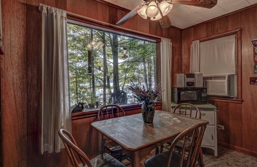 Rhinelander Cabina | Cabina nostálgica en el lago tranquilo. Servicios para familias, parejas y pescadores.