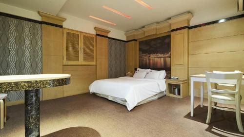 Paldal-gu Hotel | FromH Amore Mio The Classic Suwon Station