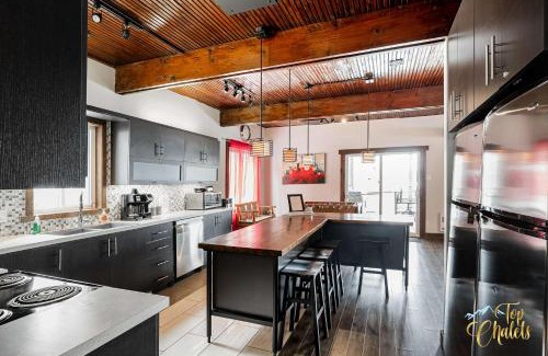 Cheneville Chalet De Esquí | Front LAKE Simon HOT TUB 6br 17p BEACH private