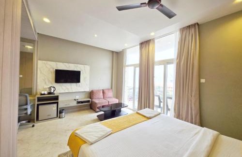 Ujjain Hotel | FRONT SEA VIEW - SWIMMING-POOL -HOTEL THE BAY SUITES - PURI - Lift-Parking - Restaurant - Breakfast Included