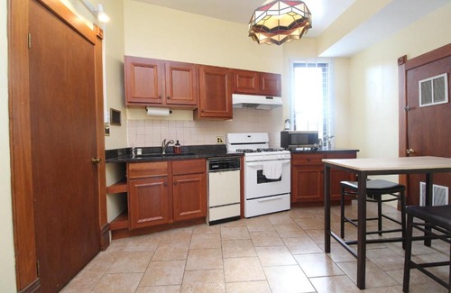Mid-North District Apartamento | FRONTDESK Classic 2 BR Apt in Lincoln Park