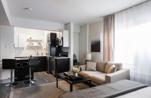 Central West End Apartamento | FRONTDESK Sleek Studio Apt with Rooftop Deck