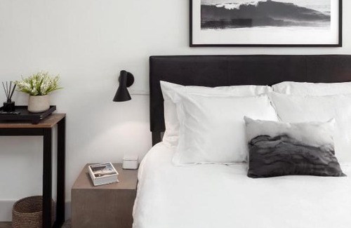 Central West End Apartamento | FRONTDESK Studio Apt with Pleasant Rooftop Deck