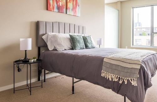 Mill District Apartamento | Elegante + moderno 2BR Apt en el centro este
