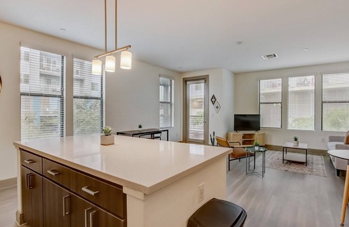 Tempe Apartamento | FRONTDESK Vela at Tempe Town Lake Apts