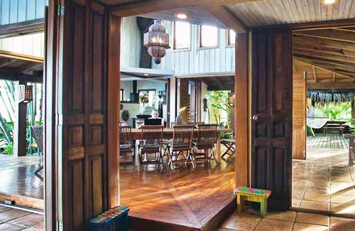 Roatan Villa | Fuego Del Mar: Villa frente al mar de lujo en estado privado.