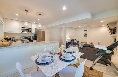 Westgate Apartamento | Full 1BR Suite w/ Entry - 5 Min to Edmonds Beaches