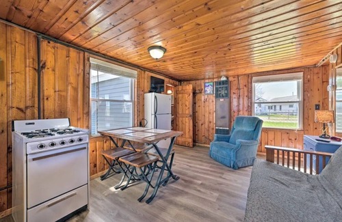Houghton Lake Cabina | Full Cabin: 21 Steps to the Lake! PET FRIENDLY!