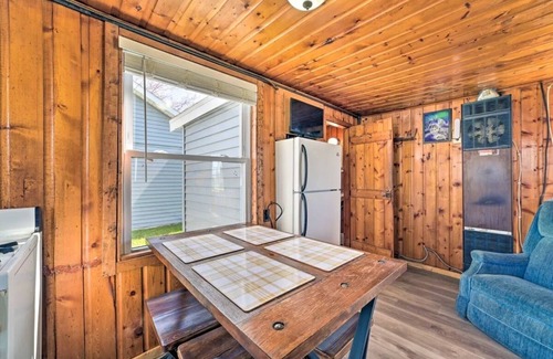 Houghton Lake Cabina | Full Cabin: 21 Steps to the Lake! PET FRIENDLY!
