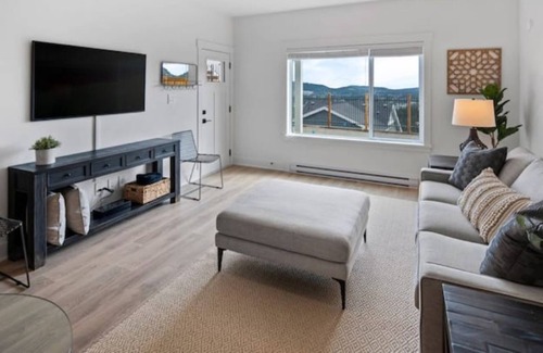 Langford Casa | Full Executive Home with Stunning Views