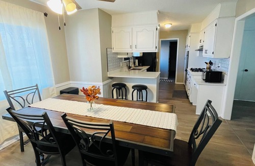 Owasso Casa | ¡FULL home with 2 KING beds and a pool!