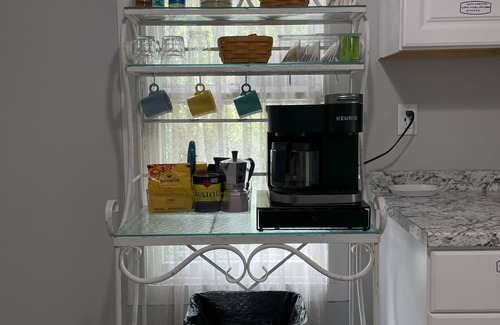 Hillsdale Casa | Full House: Hillsdale Cottage. Walking Distance to College! Across from Handmade