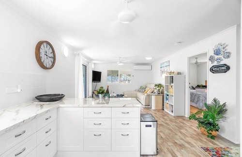 Slade Point Casa | Full House, Unit 1 Anna & Unit 2 Barry at Beachside Mackay at Lamberts Beach, AU