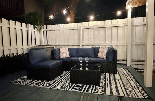 Cape Caneveral Beach Gardens Casa | Full kitchen|Smart TV|Backyard|A/C-W/D-Parking
