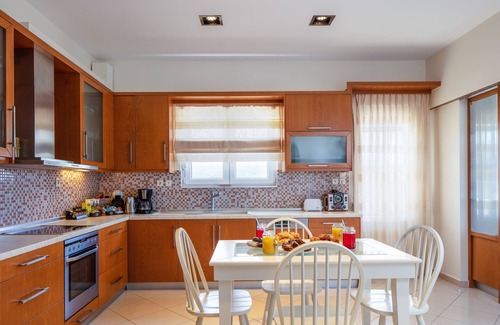 Asteri Villa | Privacidad completa, piscina exterior de 100m2, piscina cubierta, cerca de la playa, vistas al mar.