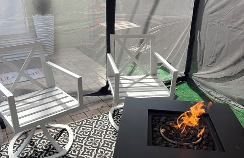 Miramar Apartamento | Full privacy screen, Hot Tub ,full panel shower outdoor TV &bluetooth speakers