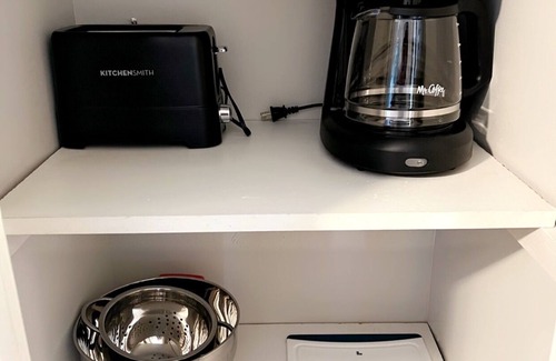 Country Club Hills Casa | Full suburban home 30 mins from downtown Chicago!