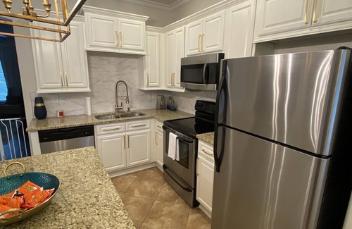 Oxford Casa | Full Townhouse Fleur de Lis condominiums 1 Mile To Stadiums