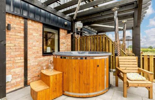 Moreton Valence Casa | Fully Accessible-Disabled Adapted-Hot Tub-Pets