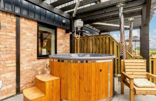 Bishampton Casa | Fully Accessible-Disabled Adapted-Hot Tub-Pets