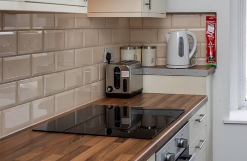 Neath Apartamento | Fully Equipped Kitchen, Double room