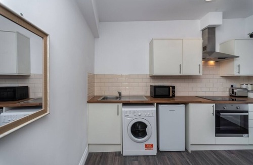 Neath Apartamento | Fully Equipped Kitchen, Double room