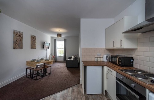 Neath Apartamento | Fully Equipped Kitchen, Double room
