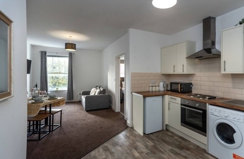 Neath Apartamento | Fully Equipped Kitchen, Double room