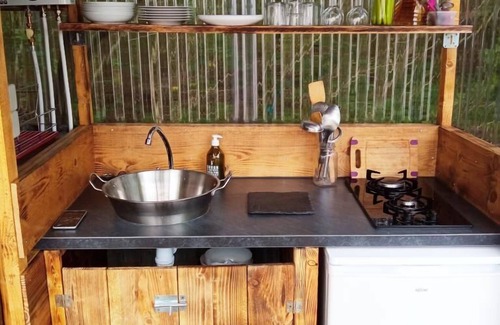 Vielle-Tursan Casa | TIENDA DE CAMPAÑA DE SAFARI TOTALMENTE EQUIPADA EN UN BOSQUE EXUBERANTE