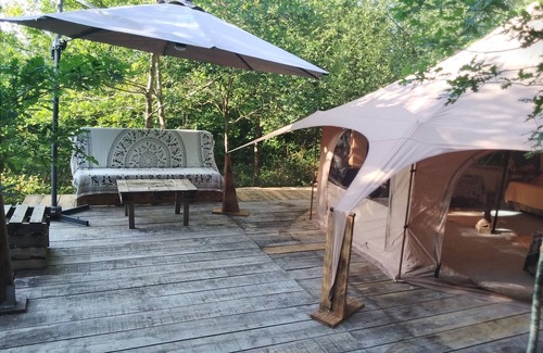 Vielle-Tursan Casa | TIENDA DE CAMPAÑA DE SAFARI TOTALMENTE EQUIPADA EN UN BOSQUE EXUBERANTE