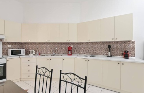 Vivlos Casa | Fully equipped vacation home with scenic view, 7 min drive to the beach.