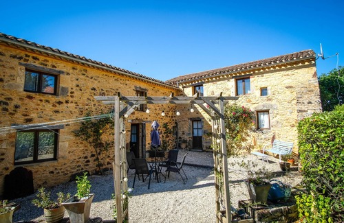 Saint-Front-sur-Lemance Casa | La Charnière traditional Stone House private pool set in rural location