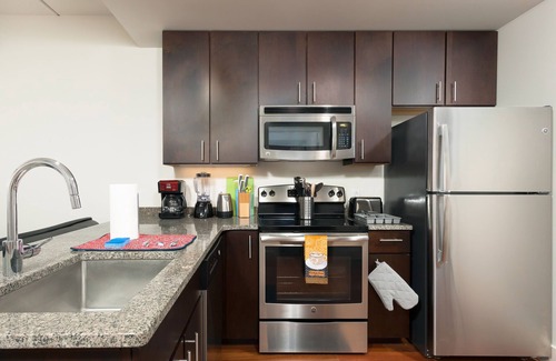 Center City West Apartamento | Fully Furnished 2 Bedroom Apartment Near Rittenhouse Apts by RedAwning