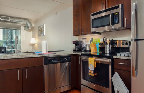 Center City West Apartamento | Fully Furnished 2 Bedroom Apartment Near Rittenhouse Apts by RedAwning