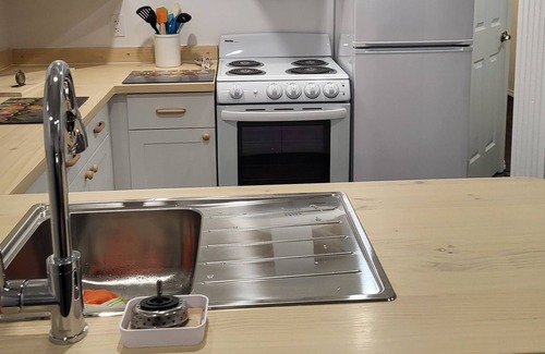 Quesnel Apartamento | Fully furnished basement suite, available for short term rental